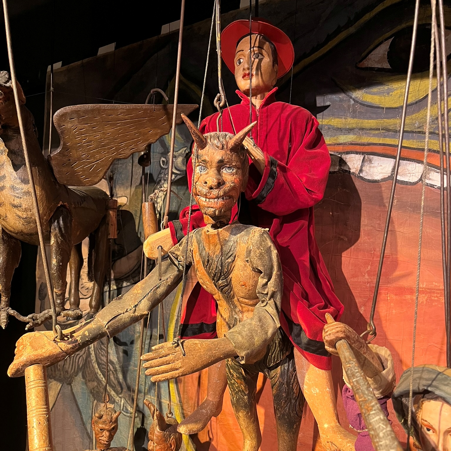 Marionetki i lalki teatralne z kolekcji Muzeum Marionetek im. Antonio Pasqualino w Palermo