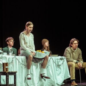 Opis: MERRY CRISIS - POLSKA OPOWIEŚ